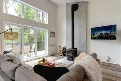 Image de Chalet Rosée / Private Spa / Ski Montcalm