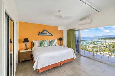Image de Ocean View Penthouse Suite, Steps to Beach, Sleeps 6!