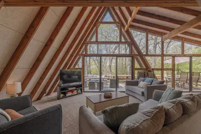 Creekside Cabin by Innsbrook Vacations!