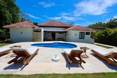 Image de Perfect getaway in a villa in a country house, with swimming pool.