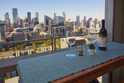 Image de Modern 3br with panoramic City Views | Pool & Gym