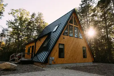 Image de Maine Frame: Cozy Retreat in the Freeport Woods