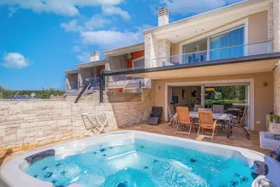 Image de Maison confortable à Umag avec sauna