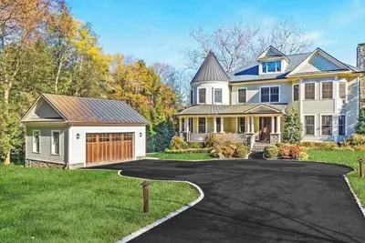 Image de Spacious 7-bedroom house with water views, Ac, Heat, WiFi in charming Alexandria