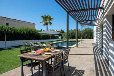 Luxury villa by the sea Minimum 32 days