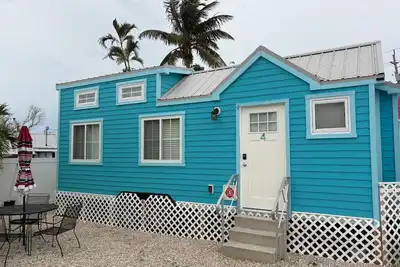 Image de Matlacha Tiny Village - Dolphin