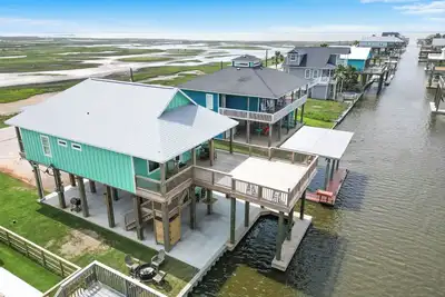 Image de Salty Daze Waterfront Home on Christmas Bay with Ocean Views, Sleeps 10!