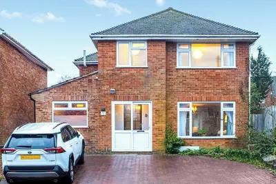 Image de 4 chambres à coucher à Salisbury, near Dorset