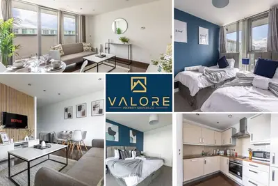 Image de Stylish Flat: Food, Shopping & Big Balcony