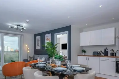 Image de Luxury Waterfront 2br | Free Gym Access + Parking