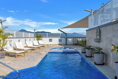 Image de Coastal Chic in Heart of Cairns with Rooftop Pool