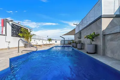 Image de Easy Coastal Living in Cairns with Rooftop Pool