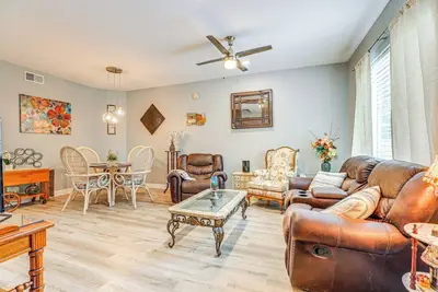 Image de Wfh Friendly, Pool Access: Houston Townhome!