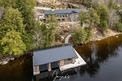 Image de 5 bed 5 bath brand new cottage on Lake of Bays - Sw Exposure