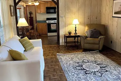 Image de Escape to Comfort Near Higgins Lake!