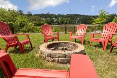 Image de 5bd Lakeview Retreat - Fire Pit, Pool Table & Bbq