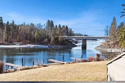 Image de Amazing Waterfront Getaway with Views of Gorgeous Flathead Lake