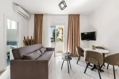 1br Apartment with Tree Views | Golem