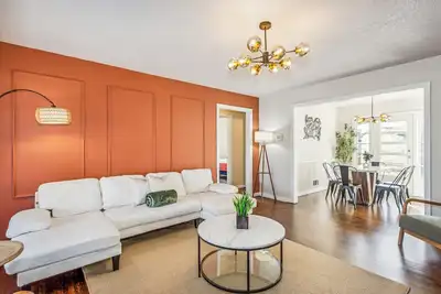 Image de KingBed, Gazebo & Firepit - Near Wichita Dt & Ascension Hospital