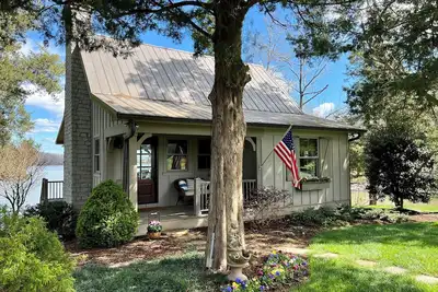 Image de Luxurious Cottage on a Private Island on the Tennessee River
