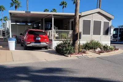 Image de Cozy Park Model in charming Tucson with a beautiful view.
