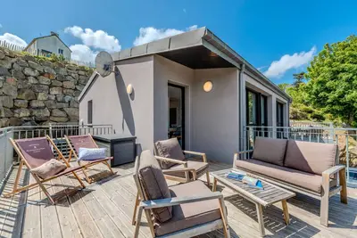 Image de Appartement 'Les Terrasses De La Palud' avec vue sur mer et terrasse privée