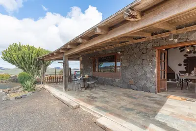 Les cavernes de Lanzarote avec vue sur les montagnes, terrasse privée et Wi-Fi