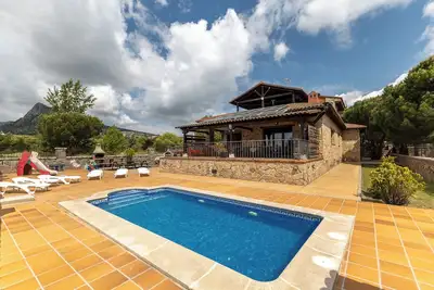 Image de Maison de campagne \"Sierra Norte\" avec vue sur la montagne, piscine privée et Wi-Fi