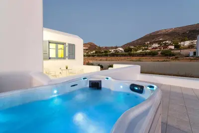 Image de Appartement \"Panos Parikia\" avec vue sur les montagnes, Wi-Fi et climatisation