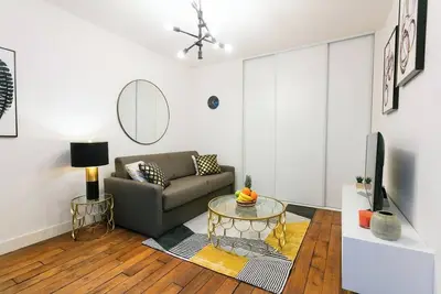 Image de BnBNook - Cozy 1br Steps from Notre-Dame and Seine