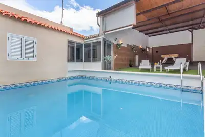 Image de Vacances 'Haroldo' avec vue sur la mer, piscine privée et Wi-Fi