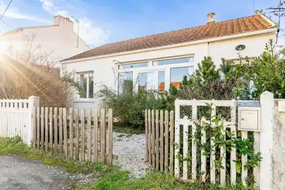 Image de Villa '190, Chic, Sobre, Plage À Pied, 6 P' avec terrasse privée et jardin privé