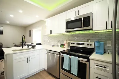 Image de Comfy Modern Historic Everett Stay A