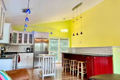 Image de Cozy home w/ balcony, mountain views - great location for surrounding activities