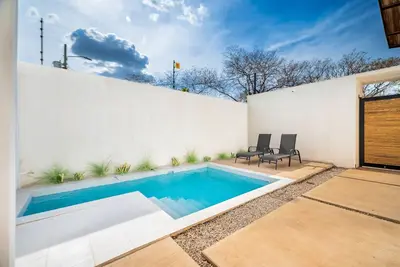 Serene & Charming escape with WiFi, hammock, & pool- near Tamarindo
