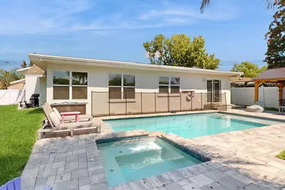 Image de Family friendly and spacious with heated pool, Ac, W/D and close to Gulf beaches