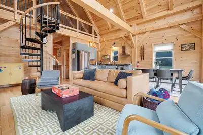Image de Timberframe North- Charming Chalet in the Mountains of Maine