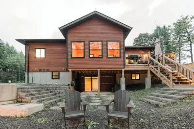 Image de All Season Muskoka Cottage 10 mins to Huntsville with HotTub*Sauna*Kayaks*Game