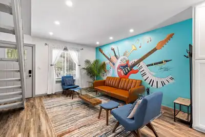 Image de Cool Vibes SoCo Townhome!