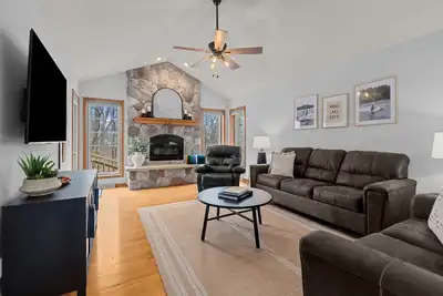 Oak Haven Retreat, Oak Haven Retreat - Charming Green Lake Property