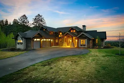 Image de Cherry Butte Lodge| Hot Tub, Fire Pit, & Views