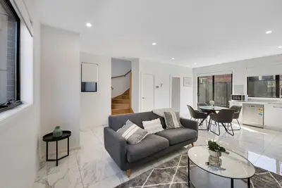 Image de Modern 3-Bedroom Townhouse with Double Garage