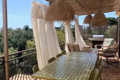 Image de Grand appartement au premier étage d'une villa sur plombant l'étang de Diana