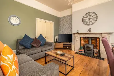 Image de Spacious 6 Bed Home in Central Bedford w Parking