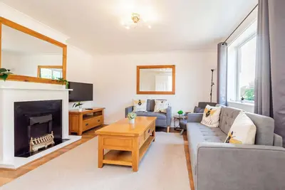 Image de Spacious 3 Bedroom Home with Parking & Garden