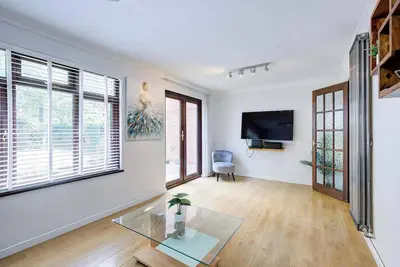 Modern and Spacious 3 Bedroom Home in Peterborough