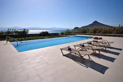 Image de Villa à Páros avec 8 chambres à coucher, 16 couchages
