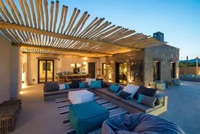 Image de Dream 4-bedroom villa in Paros with beach access + jacuzzi & huge outdoor area