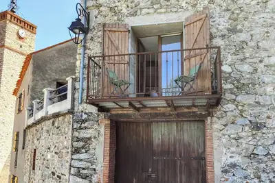 Image de Grange en pierre d'un village Catalan dans les Pyrénées orientales. Tout nouveau
