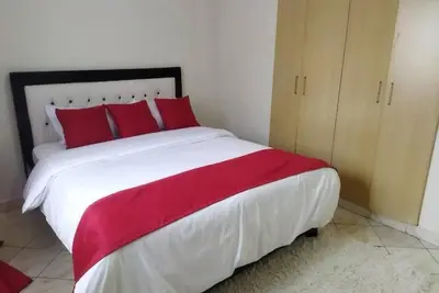 Image de Welcome to this cozy apartment located close to the airport. Enjoy your stay